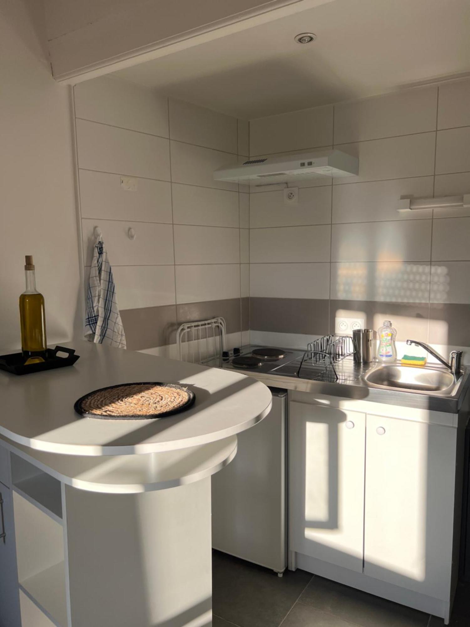 Cosy Studio Hyper Centre Avec Kitchenette & Climatisation Carpentras Dış mekan fotoğraf