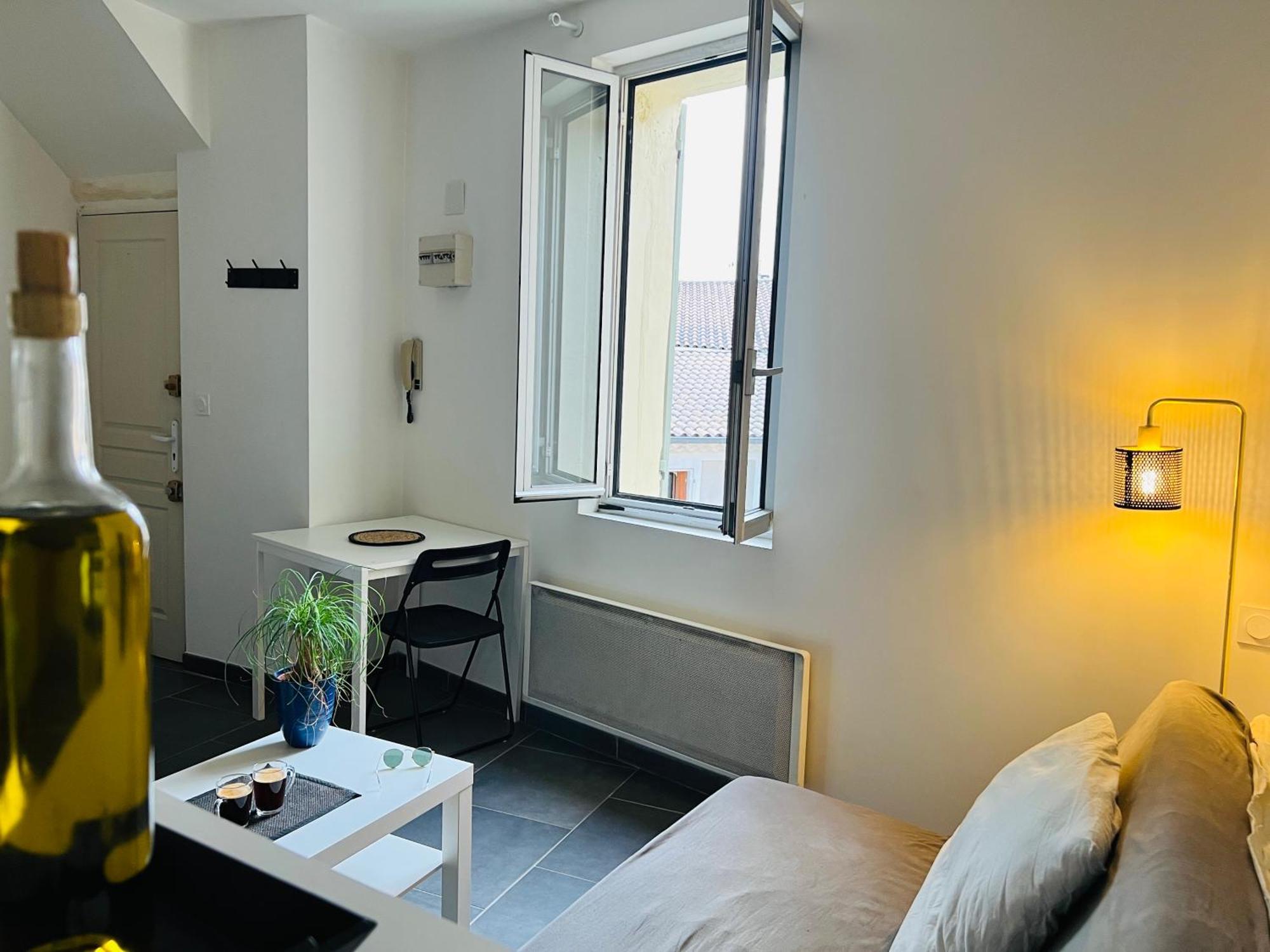 Cosy Studio Hyper Centre Avec Kitchenette & Climatisation Carpentras Dış mekan fotoğraf